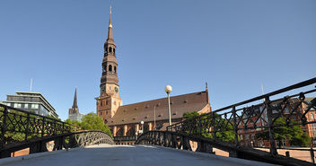 Hauptkirche St. Katharinen - Copyright: © Ajepbah, CC BY-SA 3.0