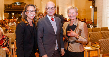 Bischöfin Kirsten Fehrs, Bürgermeister Peter Tschentscher und Bürgerschaftspräsidentin Carola Veith auf dem Adventsempfang. - Copyright: © Marcelo Hernandez / Nordkirche