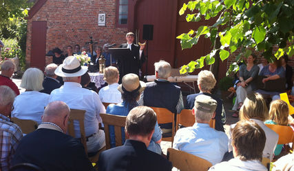 Plattdeutscher Gottesdienst an der Kulturkate - Copyright: Andreas-M. Petersen / Kirchengemeinde Haselau