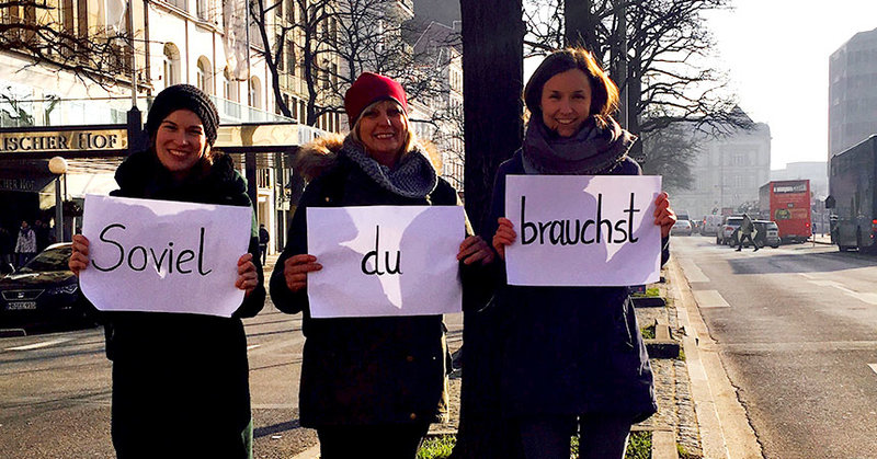 Die Klimabeauftragten der Hamburger Kirchenkreise rufen zum Klimafasten auf: Rebecca Wiehe, Sylvia hansen und Lena Kühl (v.l.)