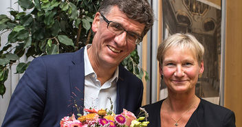 Zu den ersten Gratulanten des neugewählten Propstes Axel Matyba gehörte Bischöfin Kirsten Fehrs (rechts) - Copyright: © KK HH-Ost/Thomas Krätzig