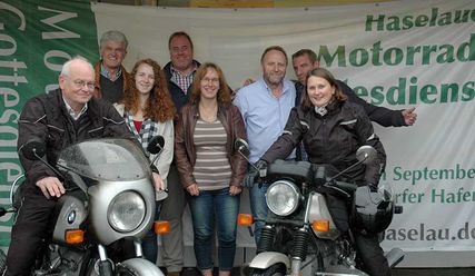 Das Team rund um den 18. Haselauer Motorradgottesdienst lädt ein - Copyright: Kirchengemeinde Haselau