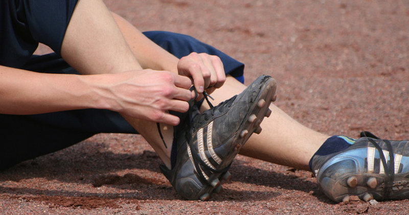 Fußballschuhe schnüren – und los geht's