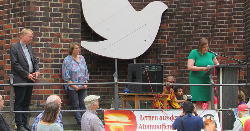 Auf der Kundgebung an der Hauptkirche St. Petri sprach auch die Zweite Bürgermeisterin Katharina Fegebank von den Grünen (rechts im Bild). 