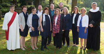 Konviktmeisterin Diakonin Claudia Rackwitz-Busse, Diakonin Annalena Kock, Diakonin Benthe Gilow, Diakonin Lukas Calliebe-Winter, Diakonin Monika Schmudde, Diakonin Andre Kummerfeld, Katrin Grumbt, Diakon Ivan Ledin, Assistentin Katharina Bloemberg, Prof. Dr. Katrin Hahn, Prof. Dr. Ulirke Suhr, Pastor Dr. Friedemann Green. (von links) - Copyright: © Martin Krok/Das Rauhe Haus