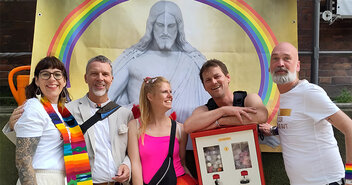 Eine Gruppe von Pastor*innen beim CSD - Copyright: st. moment